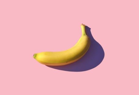 3D Food Printing - riped banana on pink surface