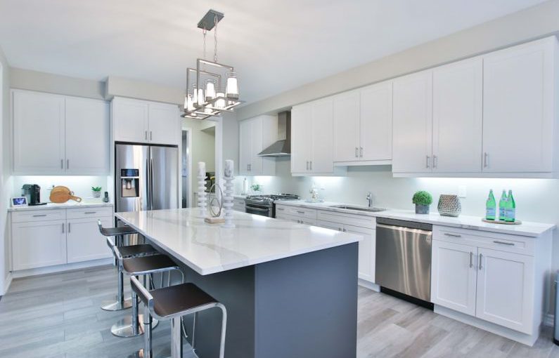 Smart Kitchen - rectangular white wooden table